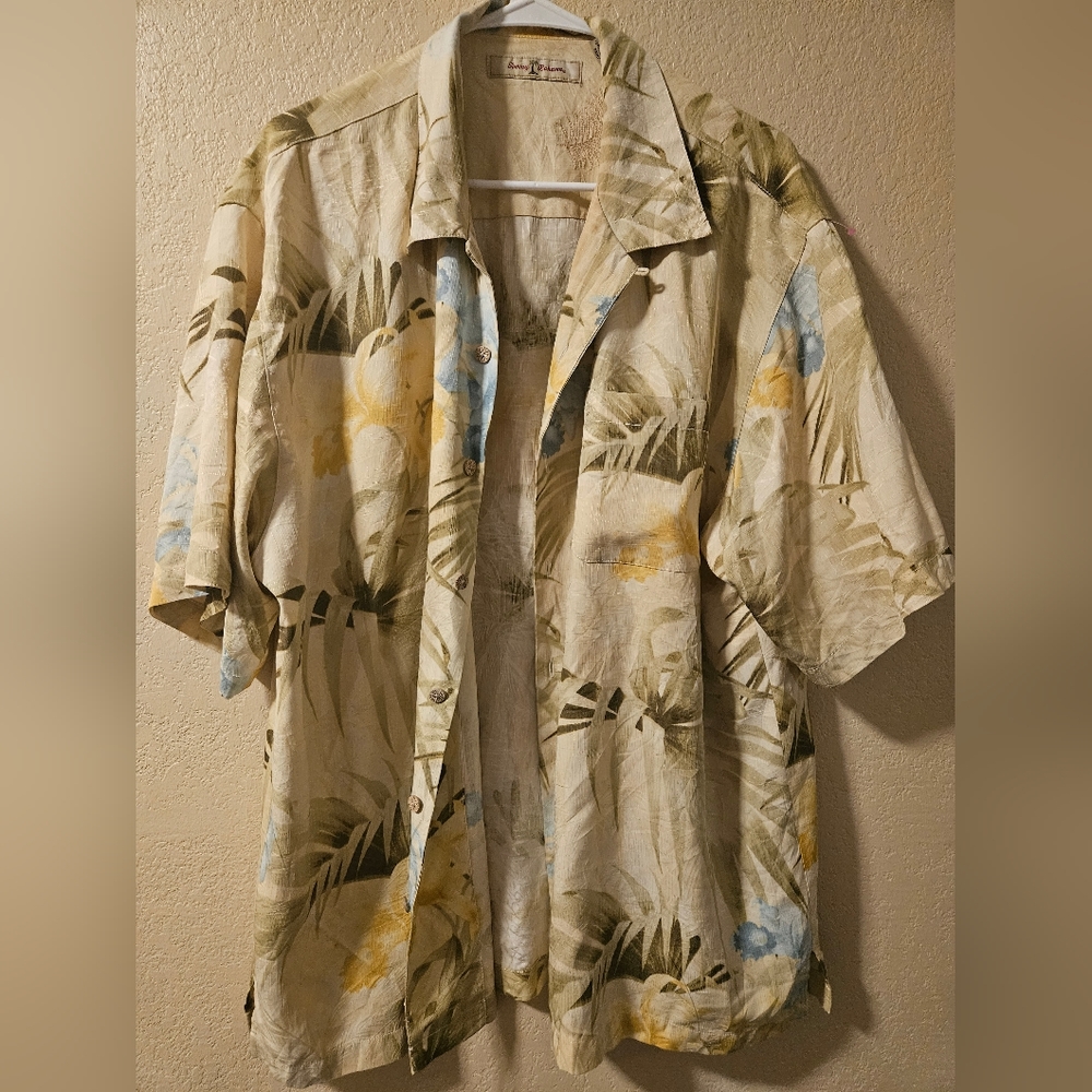 Tommy Bahama 100% SILK Hawaiian shirt